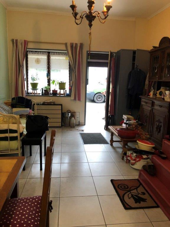 maison Raismes 56 000€ HNI Réf. : 59175-1452 - A proximité des commerces et des commodités, Maison habitable d'environ 57 m², offrant :
- Au rez-de-chaussée : salon, salle à manger, cuisine, salle d'eau avec WC ;
- A l'étage : Une grande chambre pouvant être séparée en deux ;
- Grenier ;
- Garage avec jardin en face de la maison ;
Confort : Eau, Électricité, Convecteur gaz, Tout-à-l'égout.
Le tour érigé sur 185 m².
Date de réalisation du diagnostic : 25/10/2022
Classe E Consommation énergétique : 300 Wh/m²/an dont Émission de gaz à effet de serre : 67 CO2/m²/an
Les informations sur les risques auxquels ce bien est exposé sont disponibles sur le site Géorisques « www.georisques.gouv. »